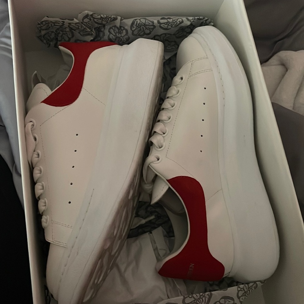 Alexander mcqueens Oversized Sneaker in Lust Red